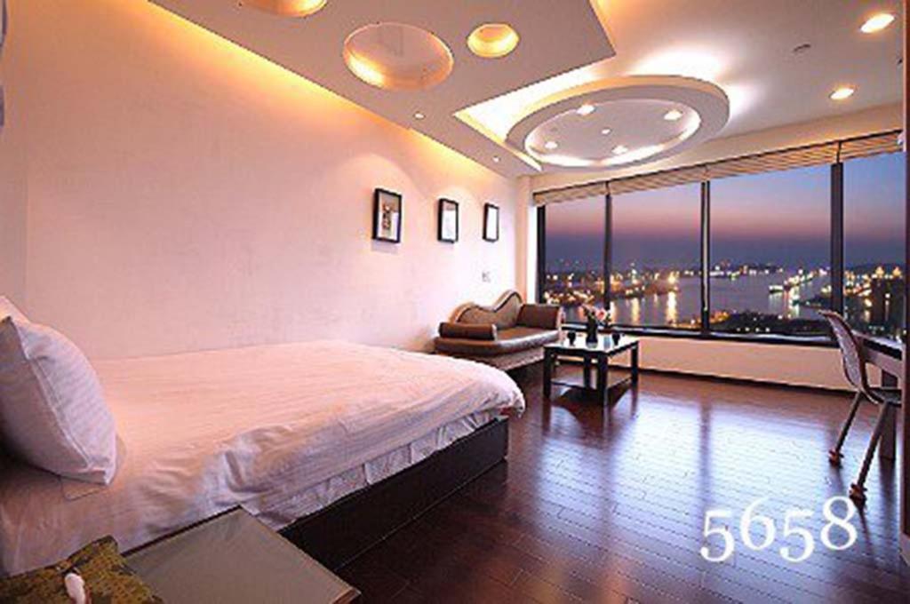 85 Happy Holiday Hotel Каосюн Екстериор снимка