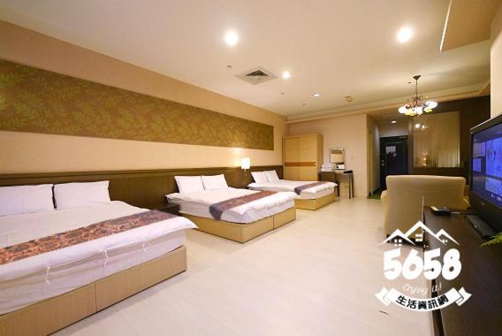 85 Happy Holiday Hotel Каосюн Екстериор снимка