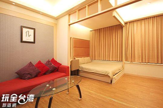 85 Happy Holiday Hotel Каосюн Екстериор снимка