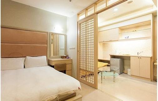 85 Happy Holiday Hotel Каосюн Екстериор снимка