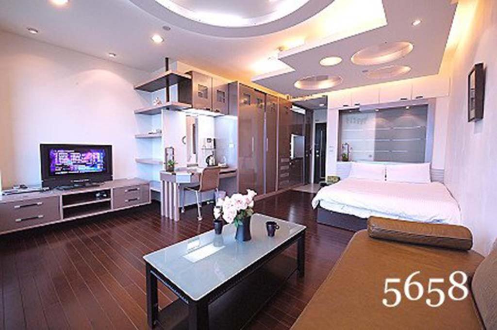 85 Happy Holiday Hotel Каосюн Екстериор снимка